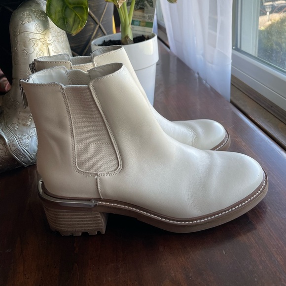 Vince Camuto bone colored Chelsea Boot - Picture 1 of 10